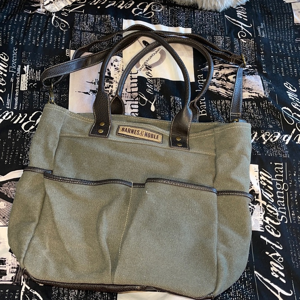Barnes & Noble Tote 📚